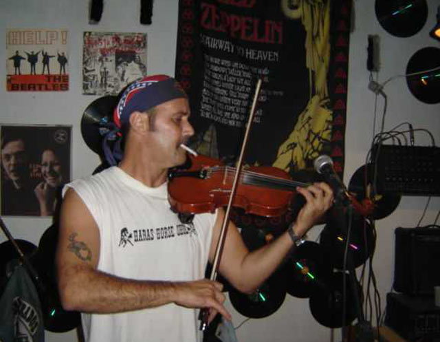 Low Rider Blues Bar - Claudio tocando violino sem parar