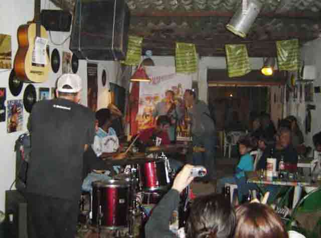 Low Rider Blues Bar - Casa cheia no Recreio dos Bandeirantes